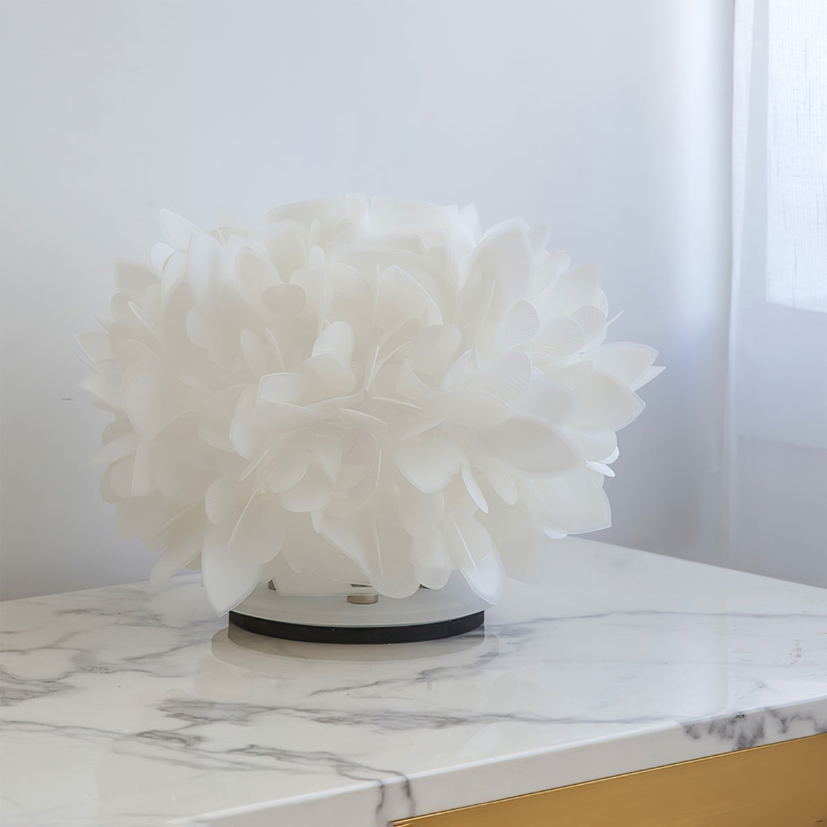 LeafGlow – Contemporary Table Lamp with Floral Petal Accent