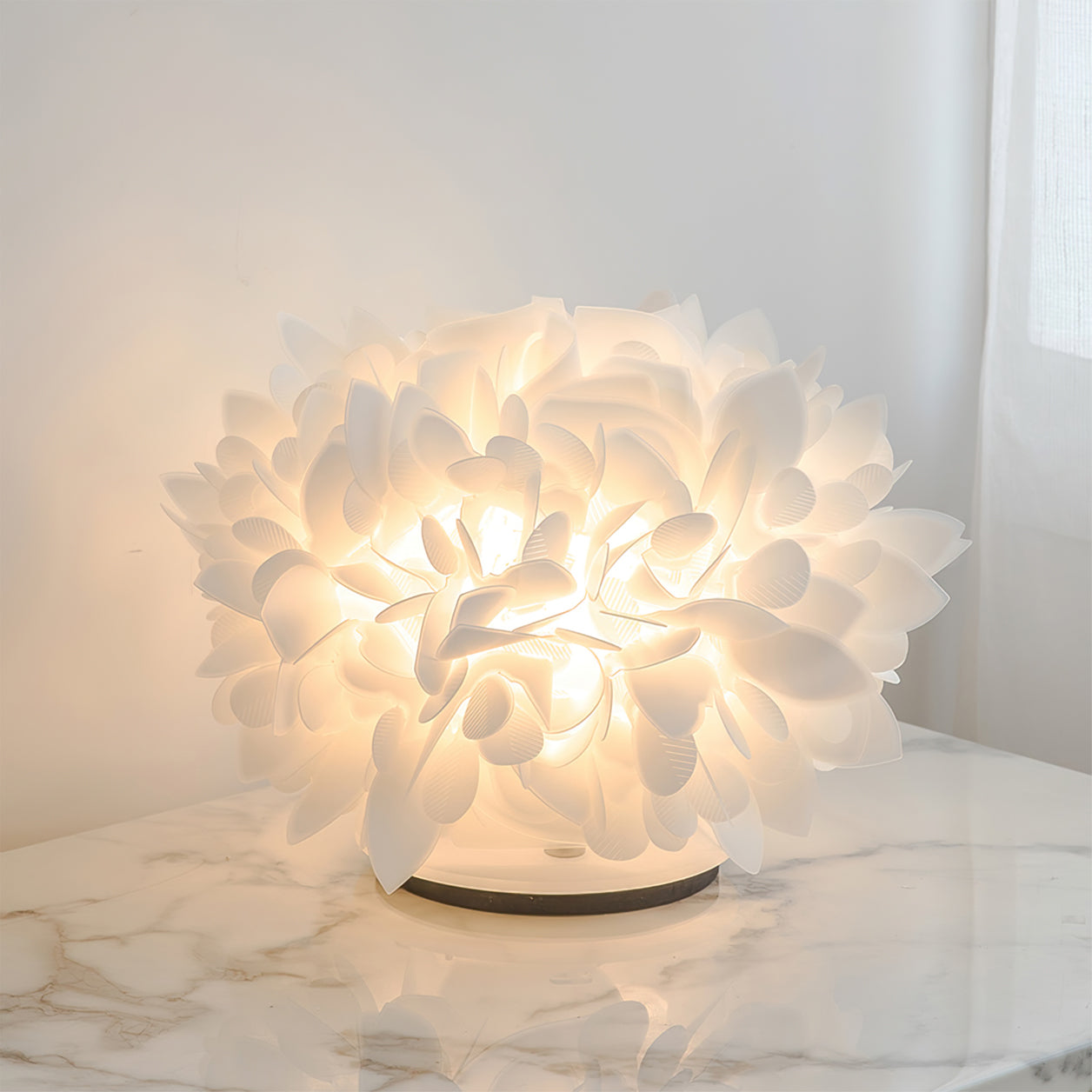 LeafGlow – Contemporary Table Lamp with Floral Petal Accent