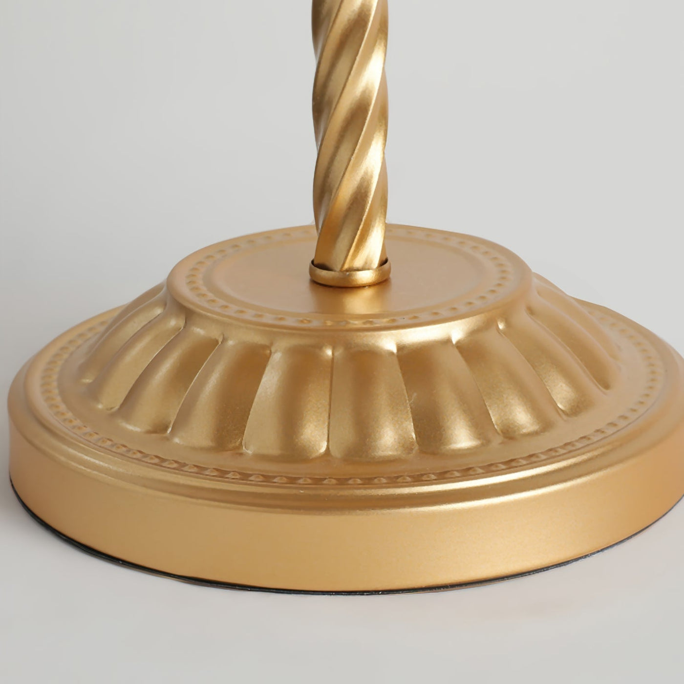 GleamAura – Elegant Crystal Table Lamp with Gold Base
