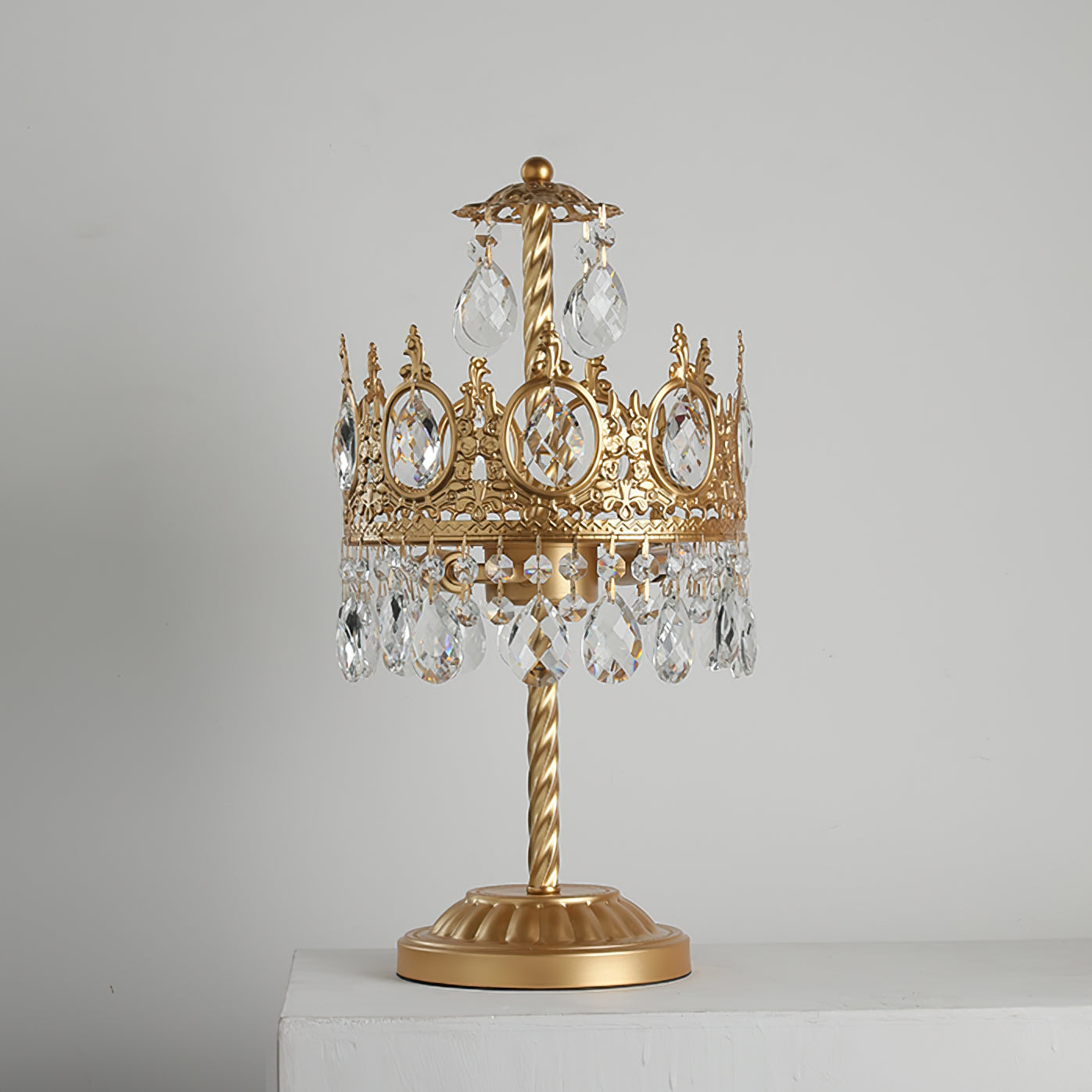 GleamAura – Elegant Crystal Table Lamp with Gold Base