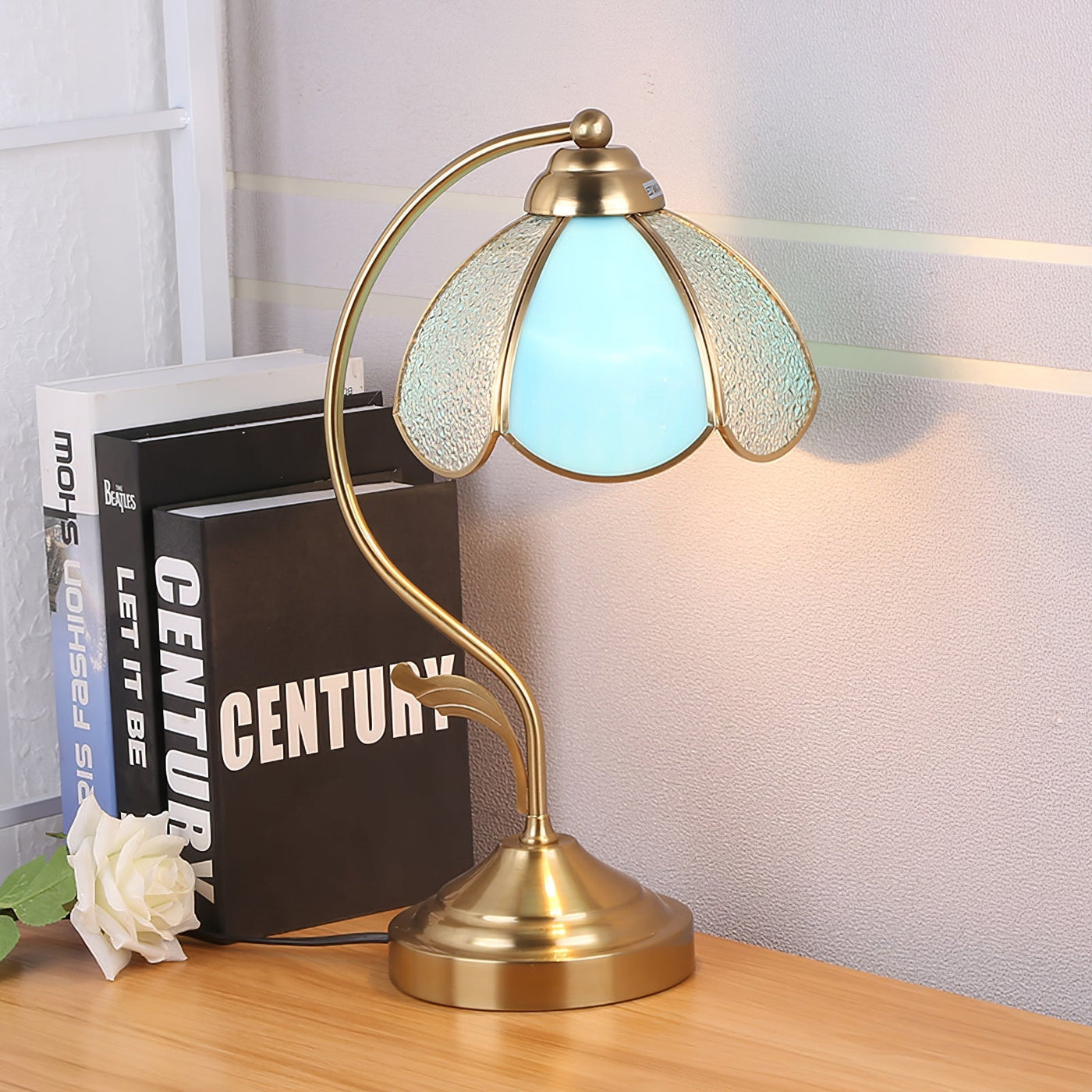 GlowPetal – Luxurious Floral Glass Table Lamp