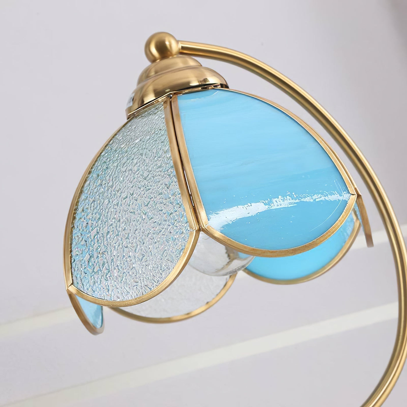GlowPetal – Luxurious Floral Glass Table Lamp