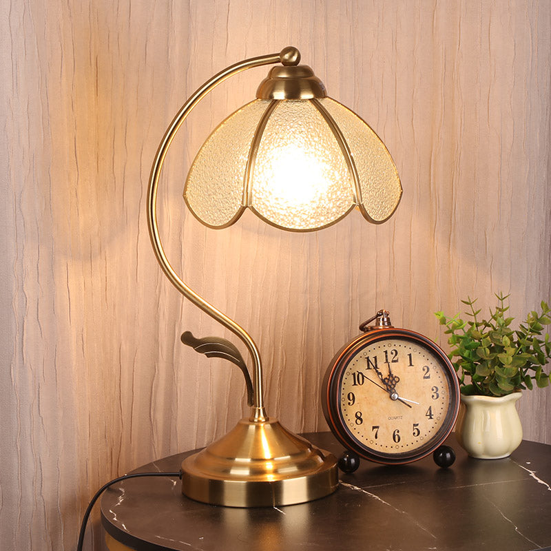 GlowPetal – Luxurious Floral Glass Table Lamp