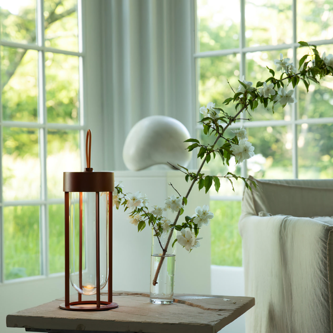 BrightFlow – Compact Dimmable LED Lamp