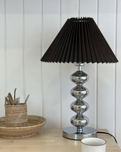 LuxeZuma - Table Lamp with Sleek Base and Cozy Illumination