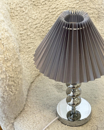 LuxeZuma - Table Lamp with Sleek Base and Cozy Illumination