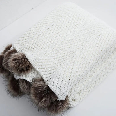 KnitPom - Adorable Pompon Chenille Blanket