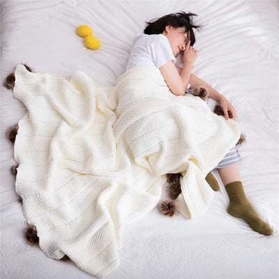 KnitPom - Adorable Pompon Chenille Blanket