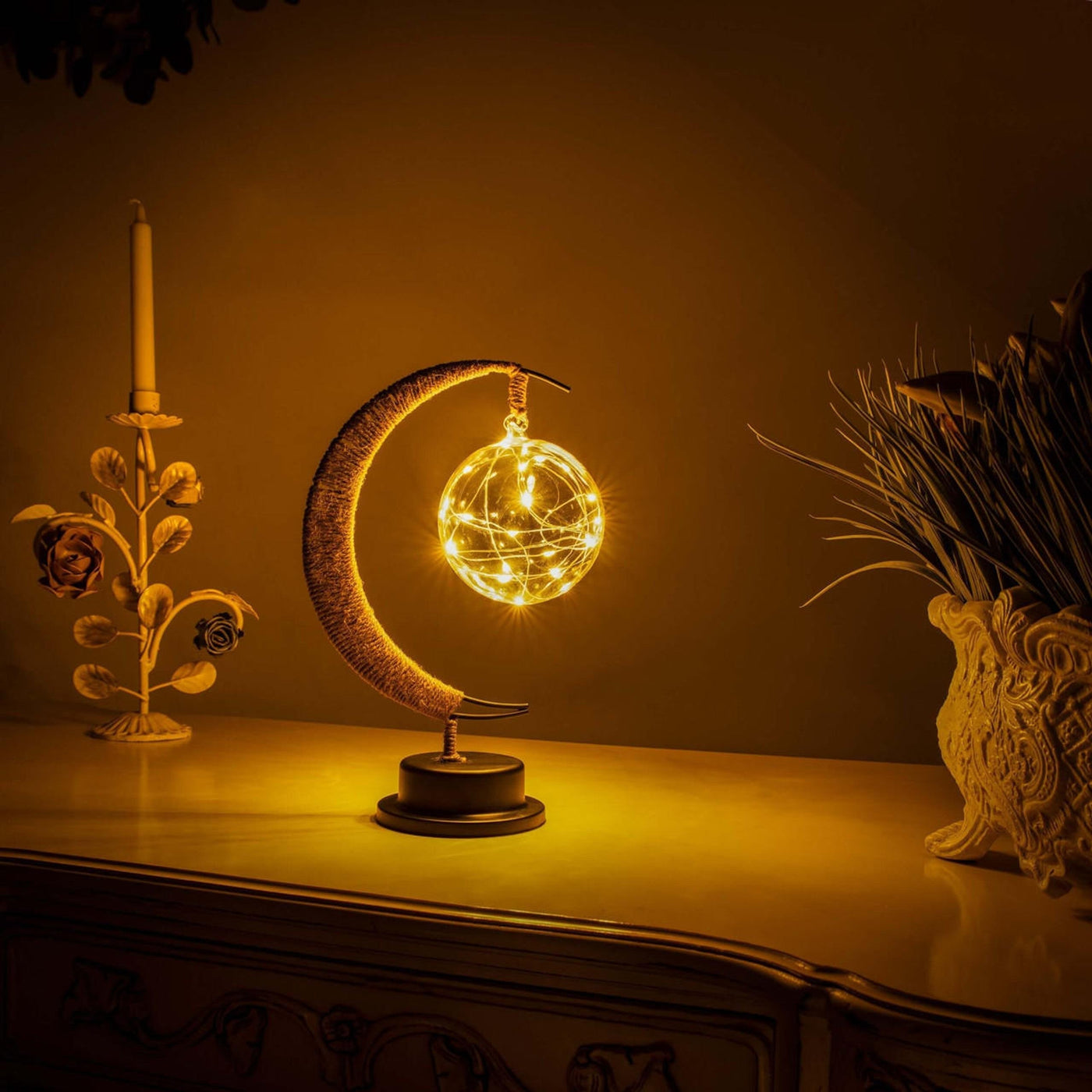 MoonGlow - Enchanting Moon Lamp for Magical Moments